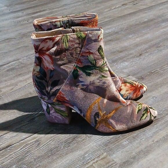 Nine West Savitra  floral block chunky heel ankle booties Sz 7.5 - Picture 5 of 10